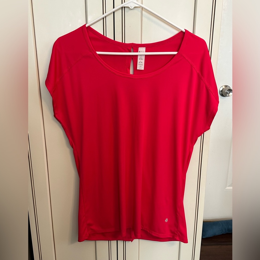Ballys women’s fitness shirt size Large